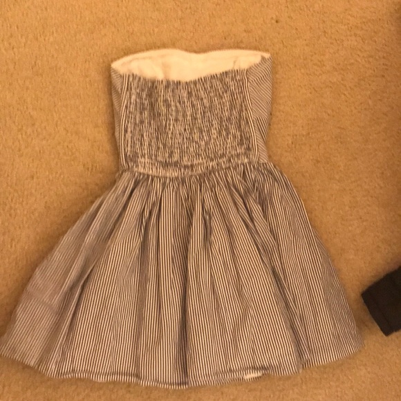 Strapless dress - Picture 2 of 5